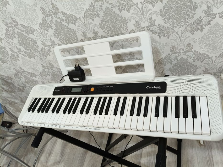 Синтезатор с подставкой