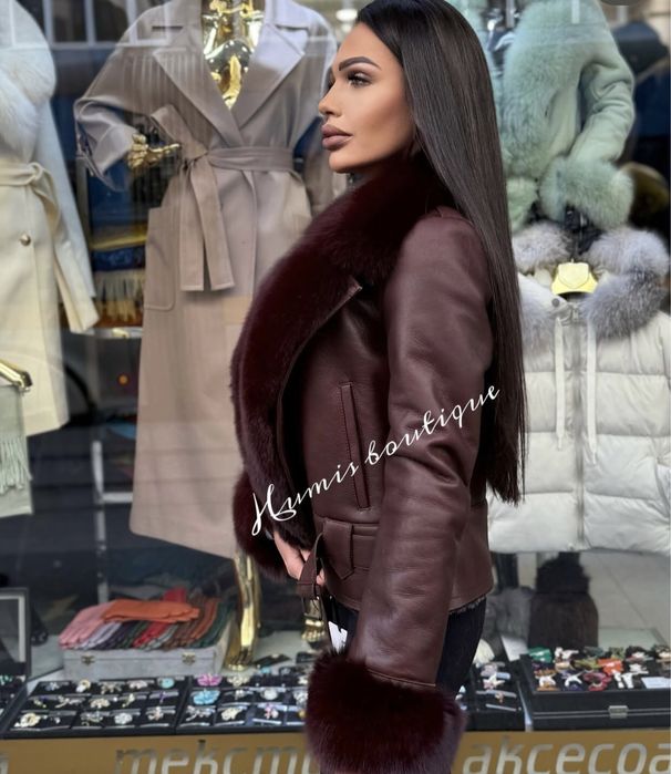 Късо палто от естествена кожа с лисичи косъм , размер S, ново