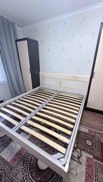 Двуспальная кровать