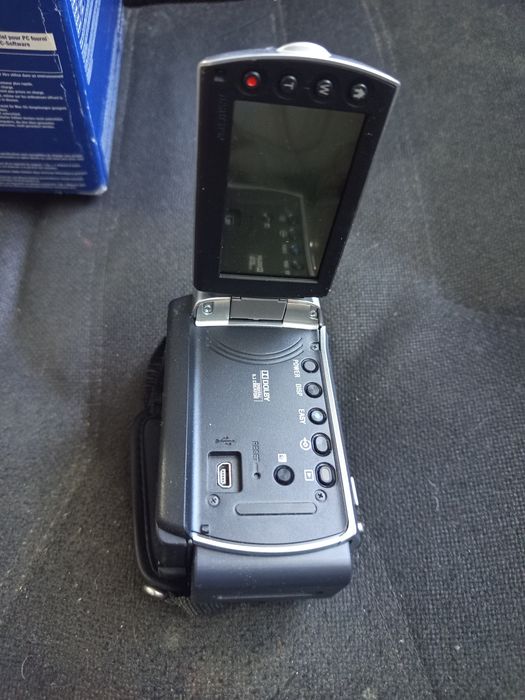 Видеокамера Sony Handycam DCR-SR67E