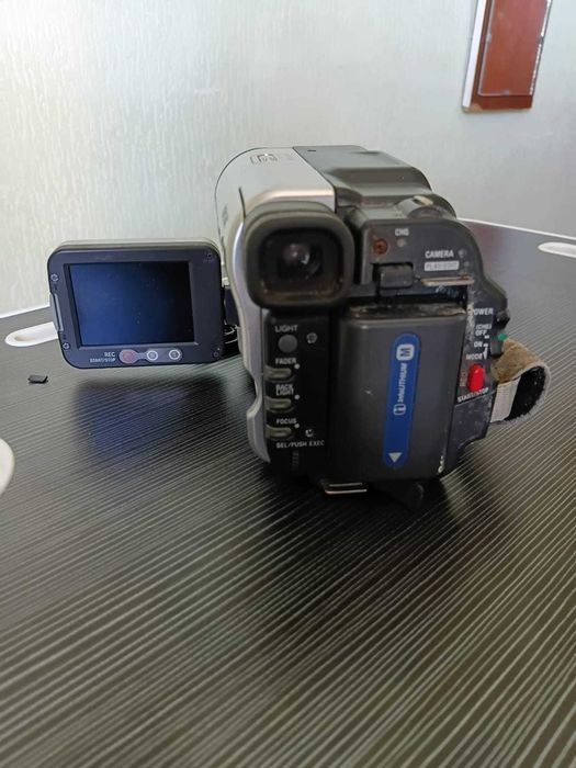 Видеокамера Sony CCD-TRV438E