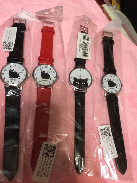 Срочно Продам часики с Кисками