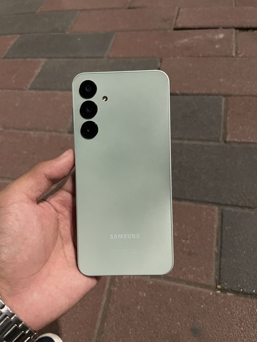 Samsung A16.