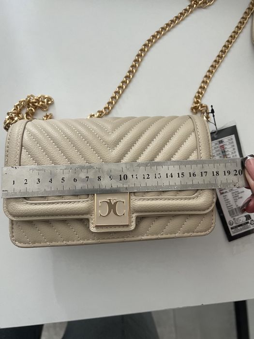 Продавам дамска чанта НОВА