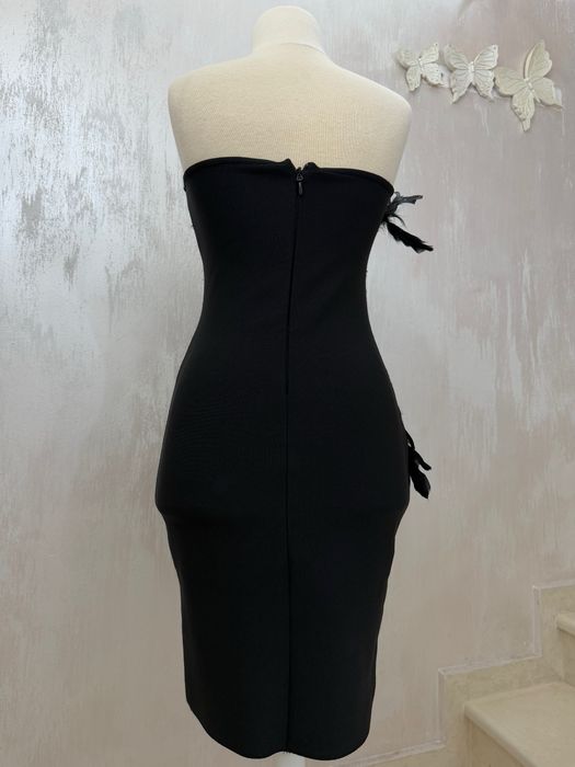 Елегантна черна рокля с пера и камъни – S/M/L (еластична)