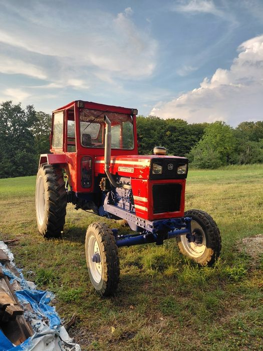 Tractor Universal 650 cu motor de Saviem