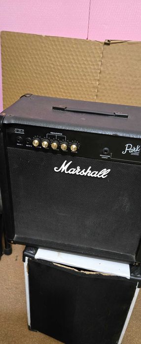 Два китарни  усилвателя CRATE  ,  MARSHALL