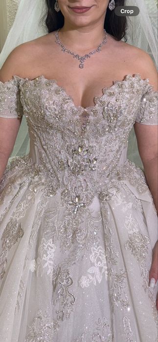 Vând urgent rochie de mireasă Aryanna Karen