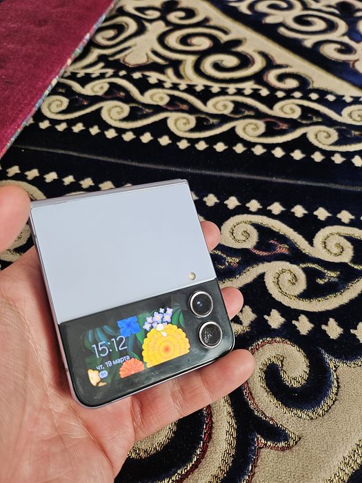 Продается телефон z flip 4 ,256