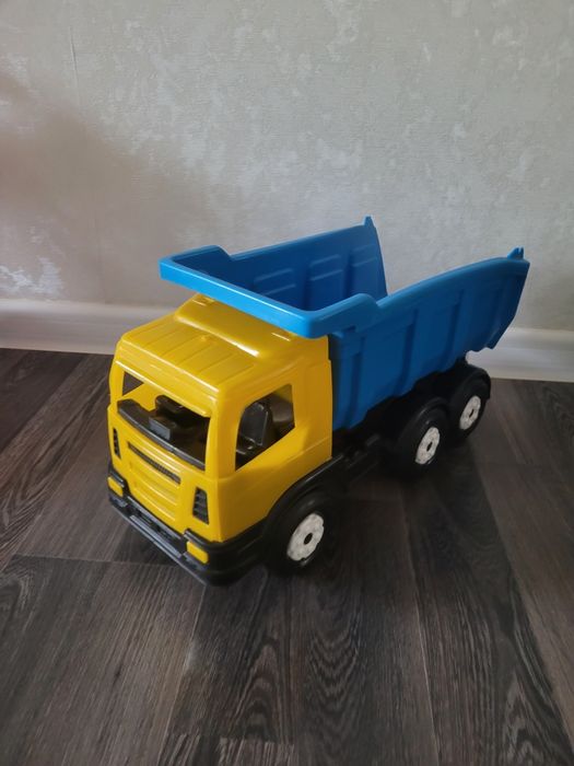 Продам толокар машина и камаз