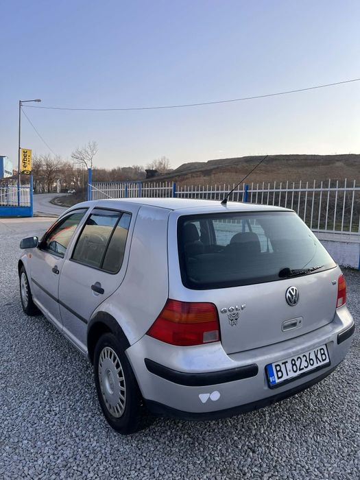 Продавам Volkswagen Golf 4 1.6