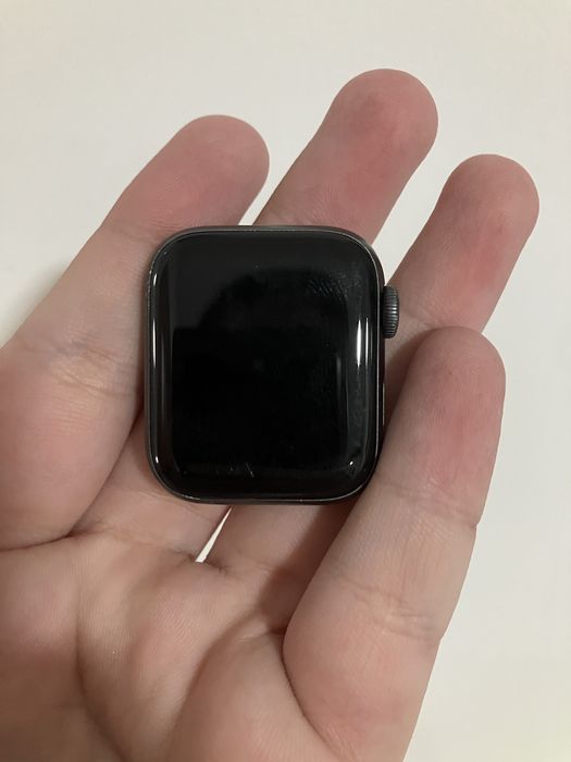 Vand apple watch 5 40mm URGENT!!