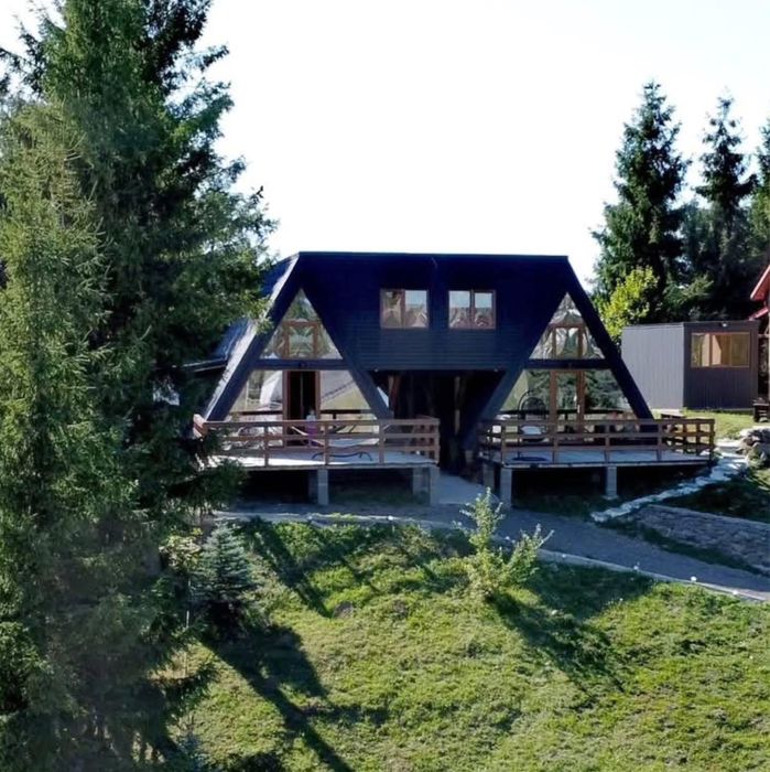 Inchiriez cabane A frame de Craciun si Revelion