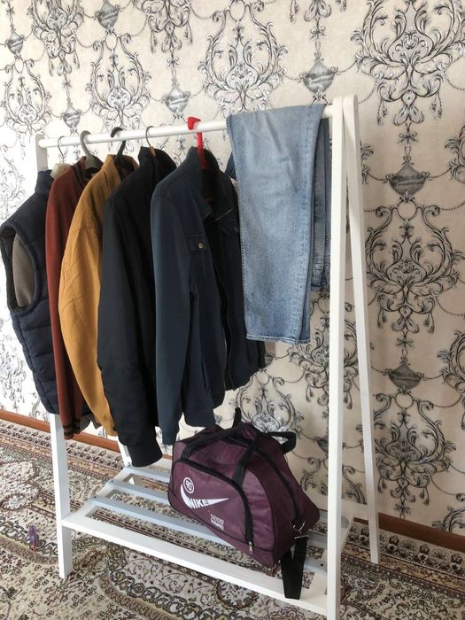 Вешалка напольная для одежды деревянная с полкой