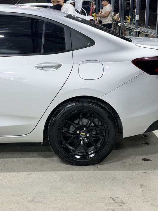 215 / 55 / R17 Diska