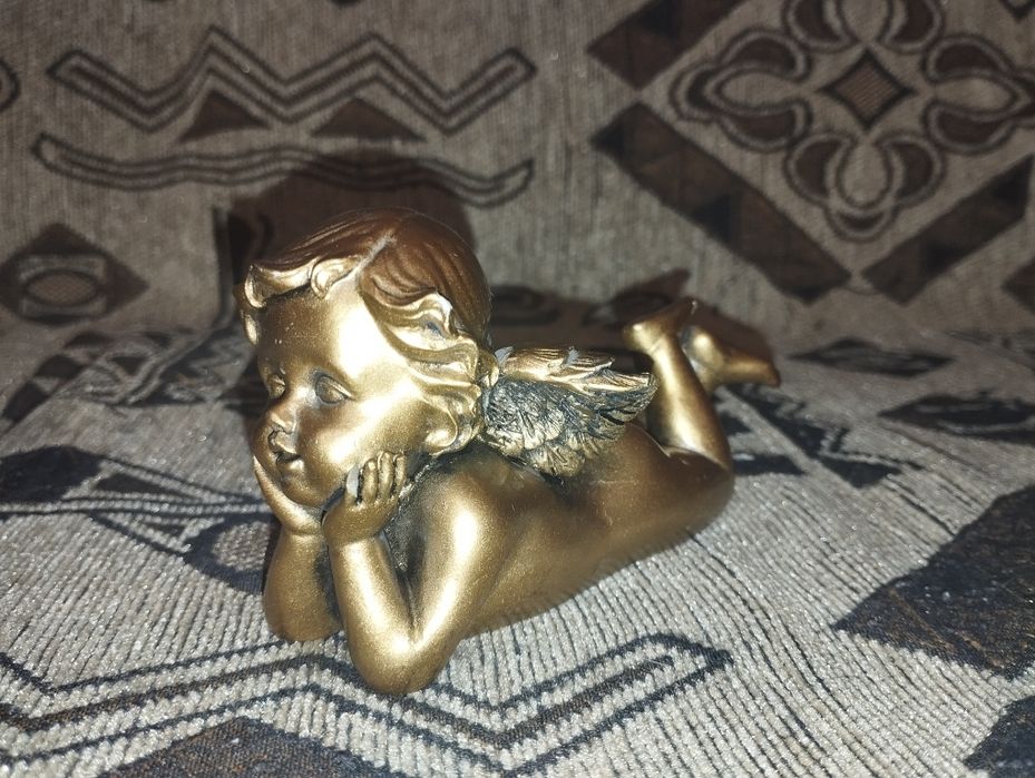 Статуя ангелочка