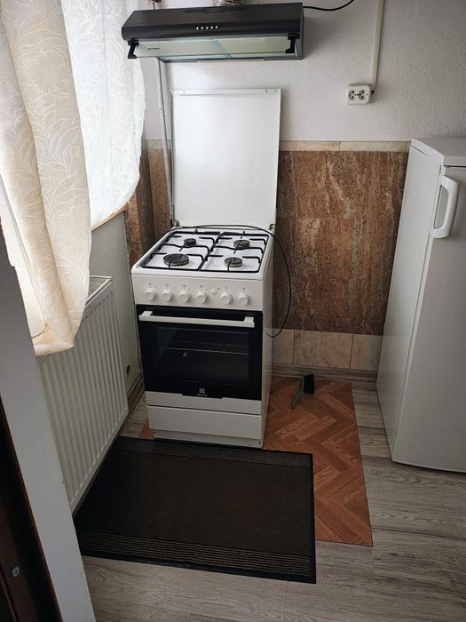 Închiriez garsonieră 50 mp