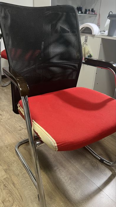 Продам стулья для салона