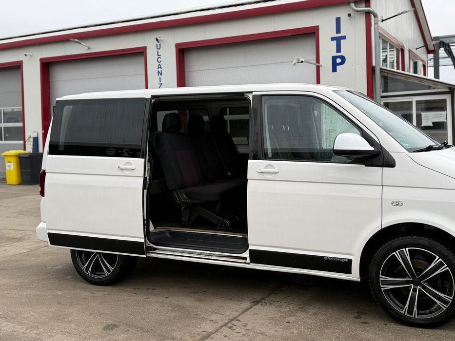 Volkswagen T5 Transporter 9 Locuri 2013