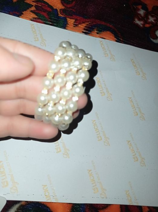 Bilak uzuk va soch uchun taqinchoq.