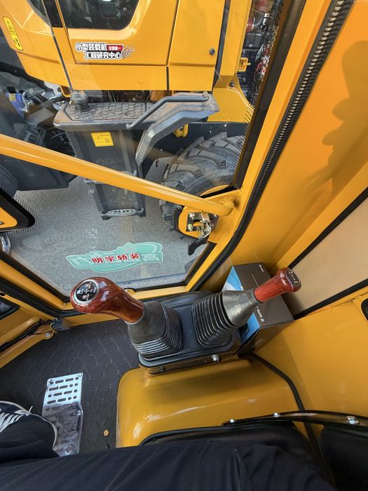 Продам погрузчик ковш + вилы