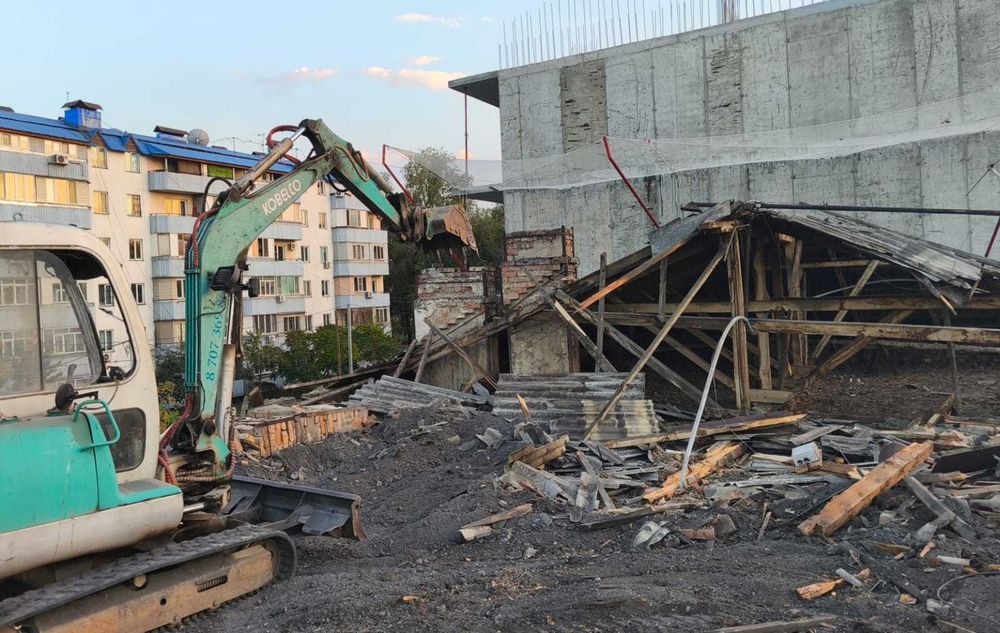 Услуги ямобура. Услуги мини экскаватора