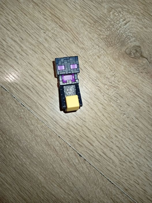 Игрушка эндермен.