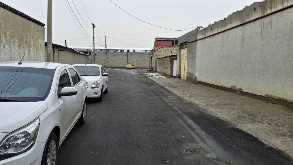 Motrid qorasuv hovli sotiladi 12 sotiq zudlik bilan