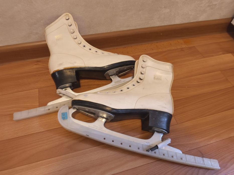 Продаю фигурные коньки