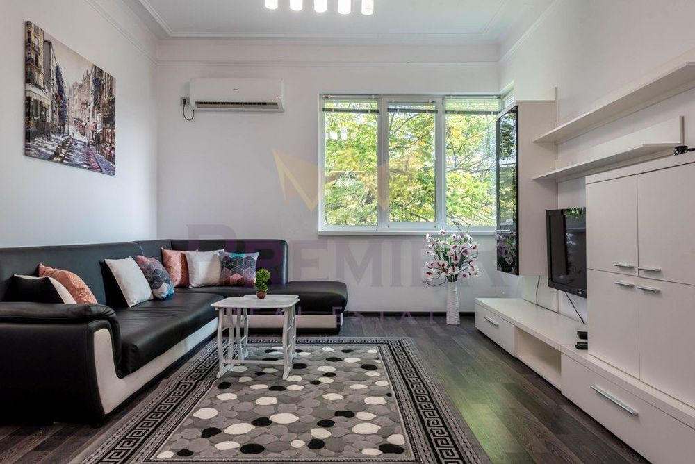 Дава се под наем Тристаен апартамент в Варна, Център - 110 кв.м за 1000 € - Снимка #7