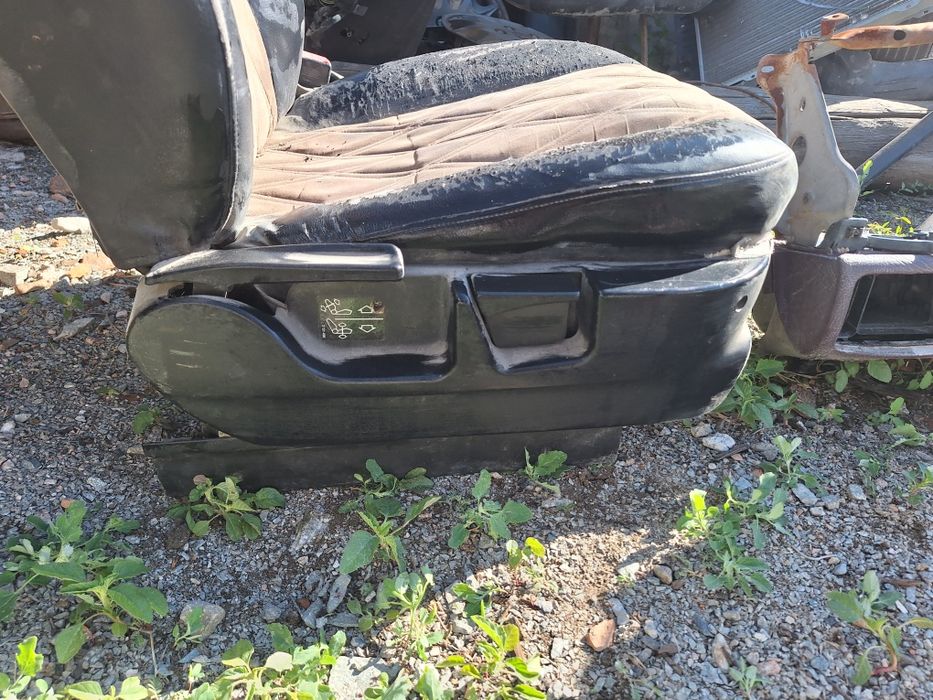 Продам сиденья бив е34