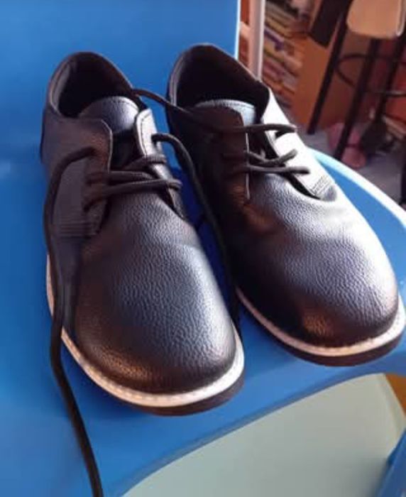 Унисекс готини обувки.