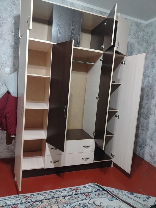 Большой шифонер.