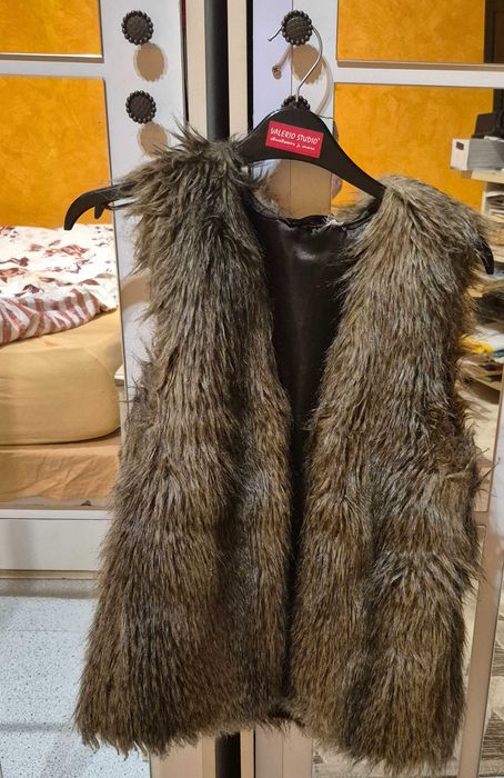 Vestă blană XS/S – cozy & chic, ofertă rapidă!