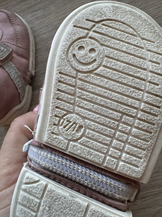 Детско трансформиращо легло, повивалник и обувки за прохождане