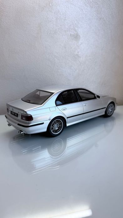 Колекционерски модел BMW M5 E39 silver OttoMobile 1:18