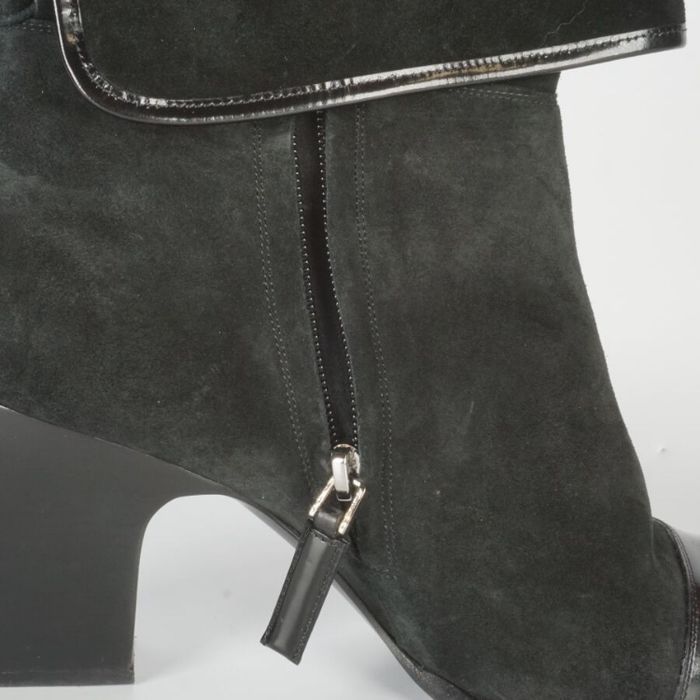 Giorgio Armani елегантни дамски ботуши номер 40 1/2