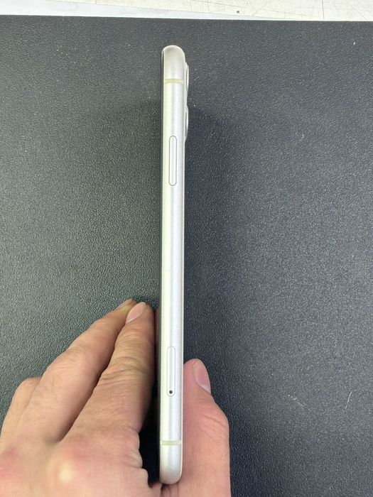 Продам Айфон 11 64гб