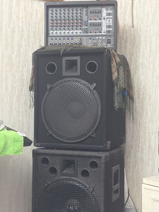 Продам усилитель и колонки 2 штук