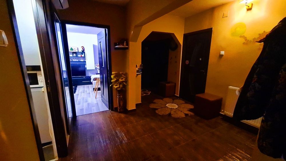 *DE VÂNZARE*Apartament compus din patru camere și dependințe* //          *** Preț Fix ***