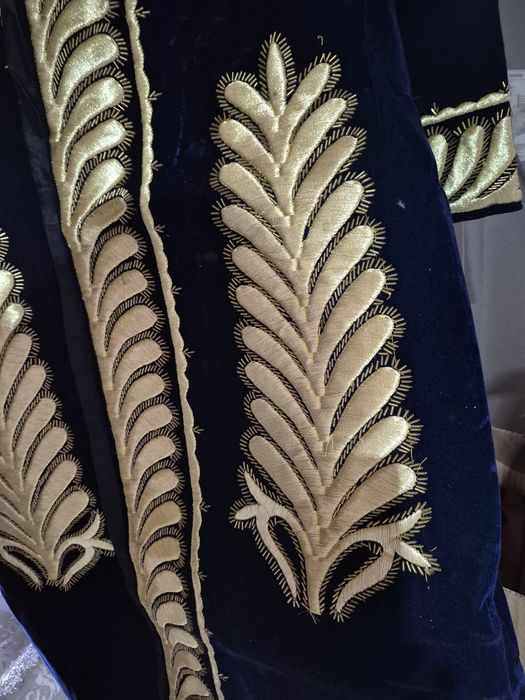 Ханскии чапан с ручной вышевкой