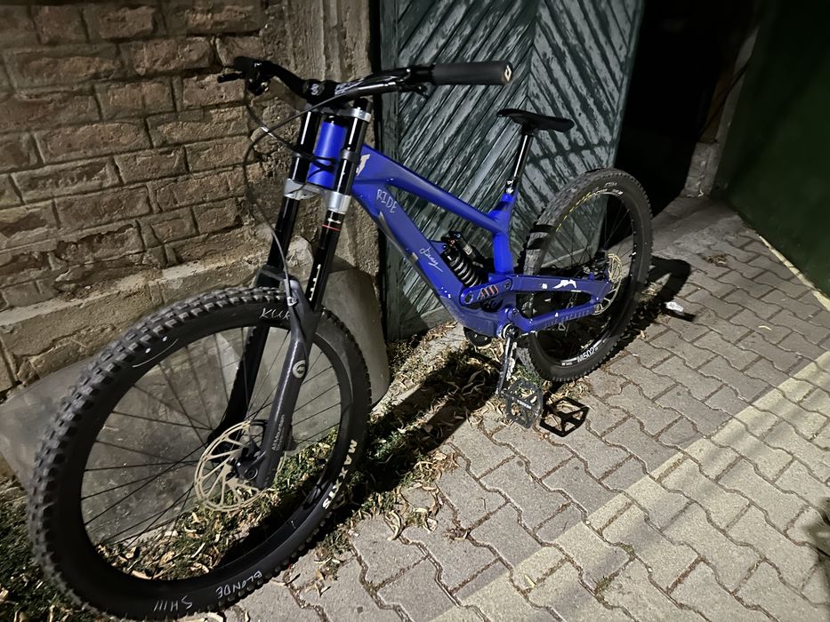 Yt tues 2020 L .