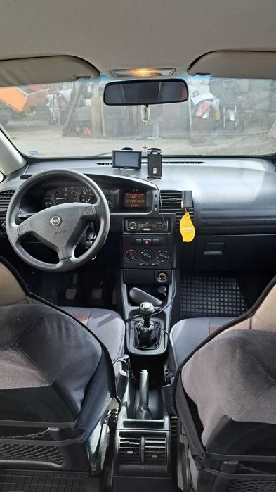 Автомобил Opel Zafira