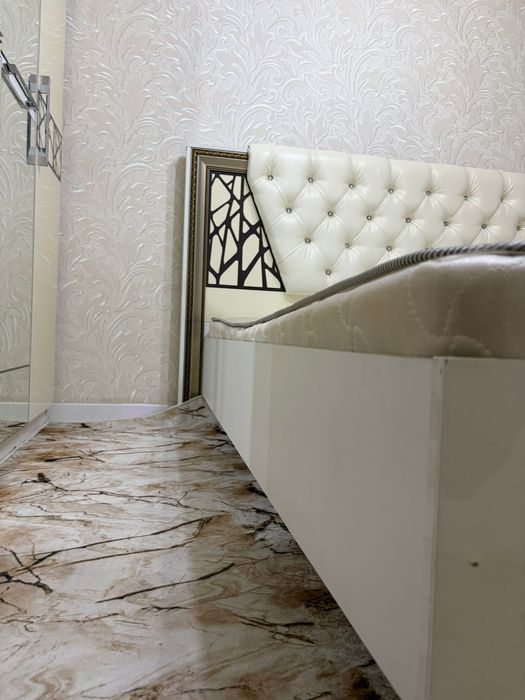 Кровать с матрасом
