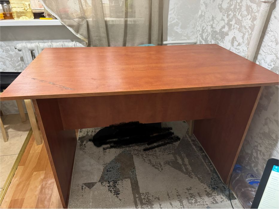 Продам стол