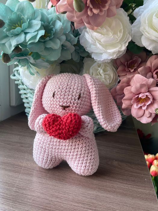 Вязаные игрушки зайчики