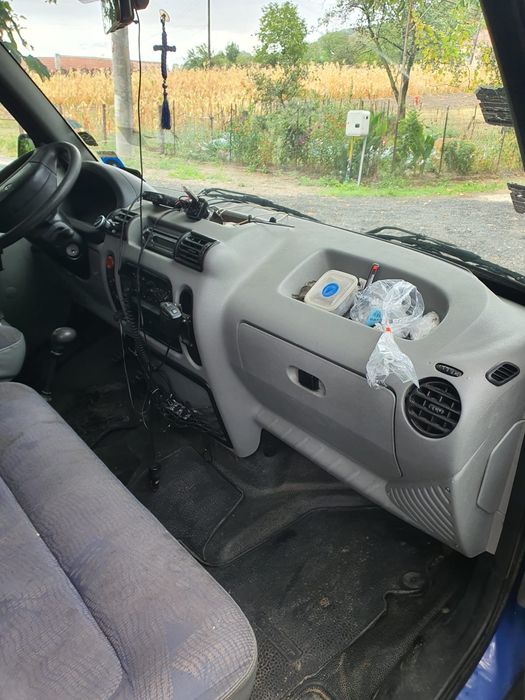Vând Renault Master