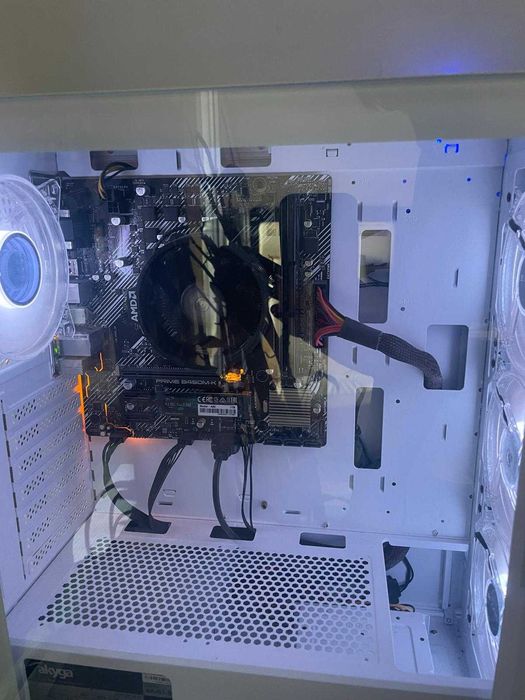 Calculator gaming Ryzen 7 5700G, 32GB DDR4 Ram, 500GB M.2 SSD, alb