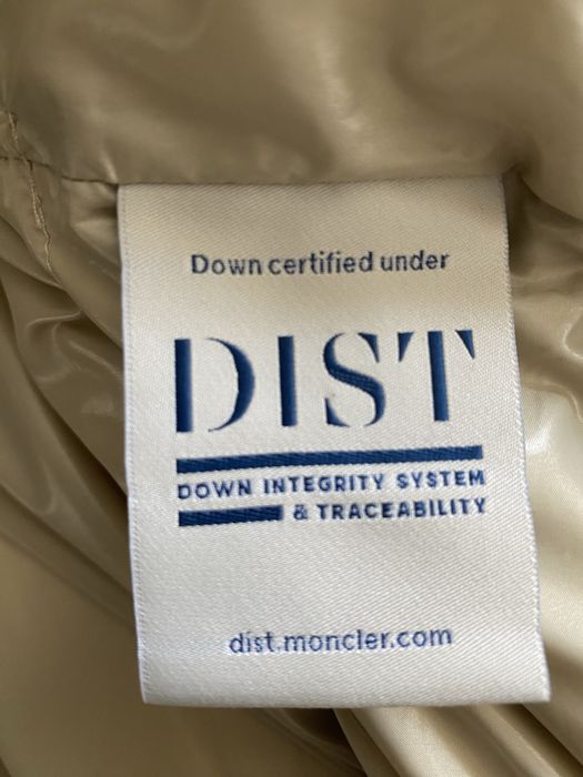 Продам зимнею куртку оригинал монклер