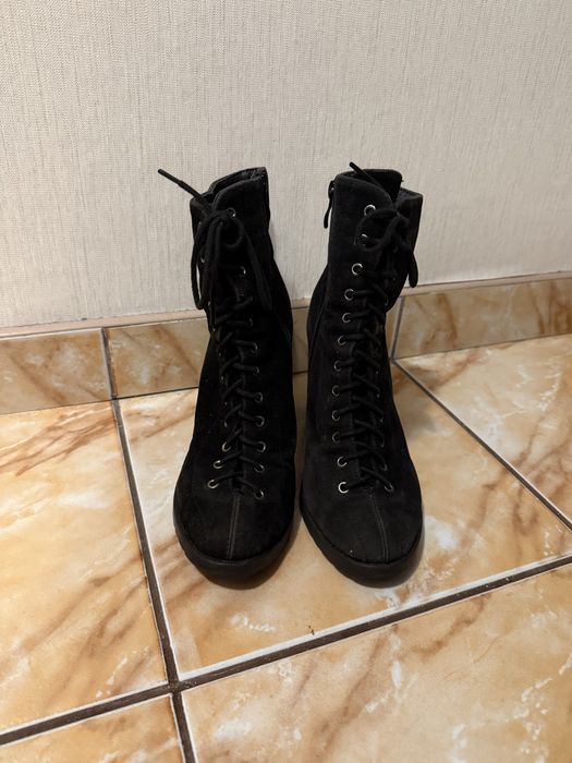 Ghetute /botine negre cu sireturi si fermuar